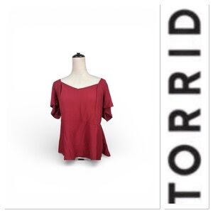 Torrid burgundy/red short sleeve top with sweetheart neckline size 1-1X/14-16